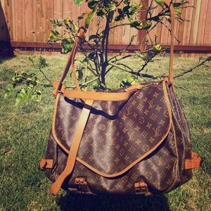 Louis Vuitton Saumur 43 Monogram messenger bag